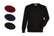 Класически мъжки пуловер с шпиц деколте в черен цвят