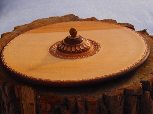 Ръчно изработен дървен поднос със солница - голям