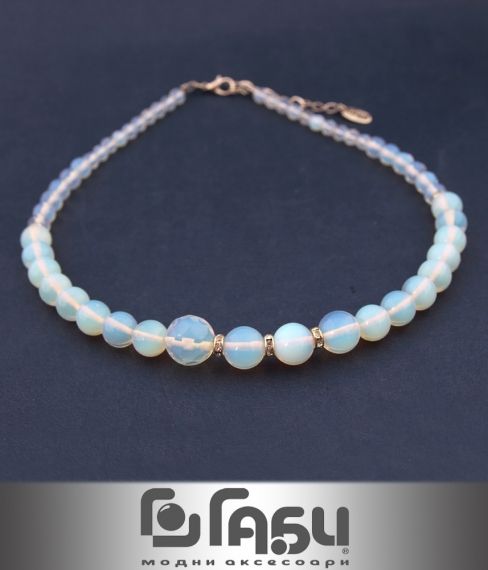 Necklace of moonstone