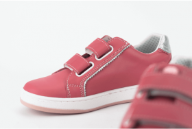 Детски розови спортни обувки с лепенки