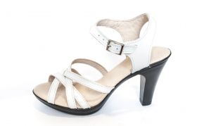 Бели дамски сандали от естествена кожа на висок ток