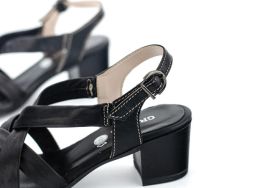 Дамски сандали в черен цвят