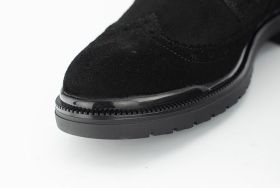 MEN'S BOOTS WITH SHOELACES AND DECORATIVE STITCHES