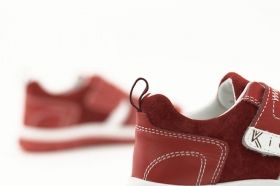 Детски спортни обувки в червена естествена напа и велур