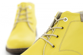 Yellow ladies' boots type chukka with shoelaces