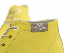 Yellow ladies' boots type chukka with shoelaces